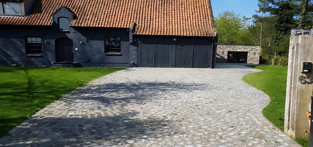 Oprit in boerenkasseien